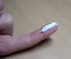 Гепариновую мазь наносят на пораженную область