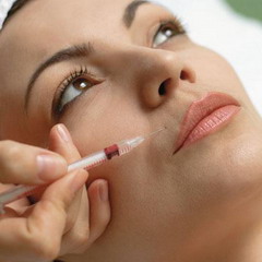 Процедура мезотерапии лица заключается в проведении подкожных инъекций