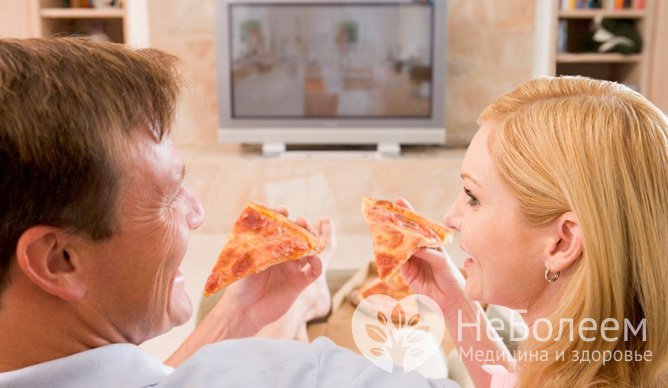 Просмотр телепередач во время трапезы