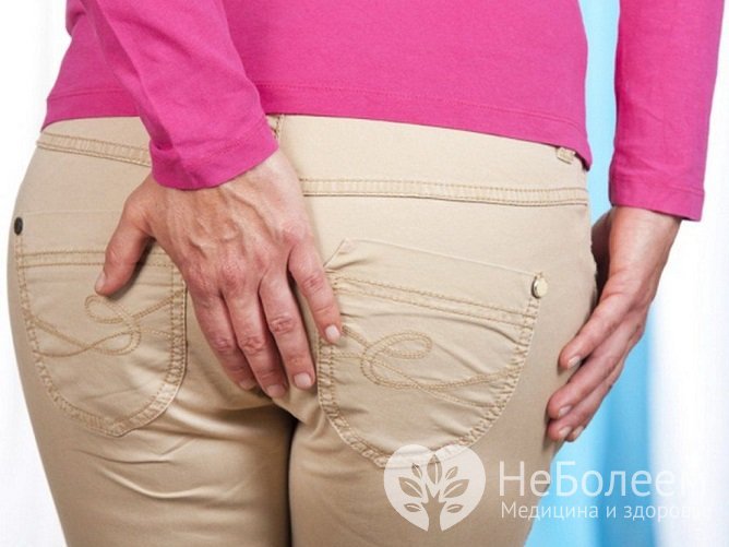 На поздних стадиях геморроя женщину беспокоит постоянная тупая, ноющая боль