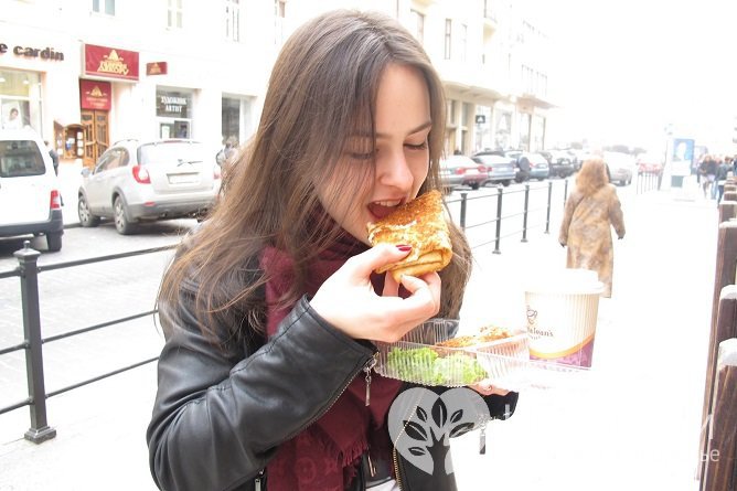 Спешный прием пищи способствует появлению метеоризма