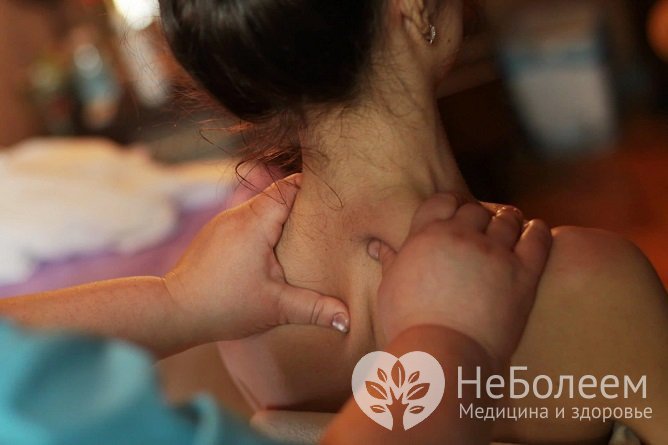 Массаж воротниковой зоны может помочь снять умеренно повышенное черепное давление