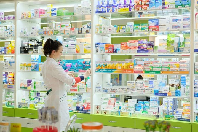 Какие аптечные препараты помогают поддержать иммунитет в сезон простуд?