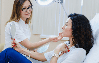 Расширенная консультация у косметолога: почему это экономит время, деньги и нервы